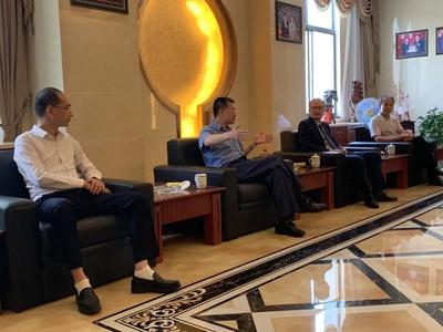 冠軍磁磚喜迎建材行業(yè)協(xié)會領導蒞臨指導，共話磁磚行業(yè)新篇章